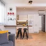 M****, New + Parking Apartment *