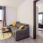 M****, New + Parking Apartment *