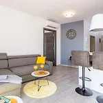 Apartment M****, New + Parking