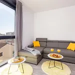 M****, New + Parking Apartment Pula