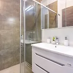 M****, New + Parking Apartment Pula