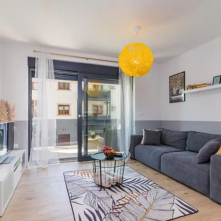 M****, New + Parking Apartment
