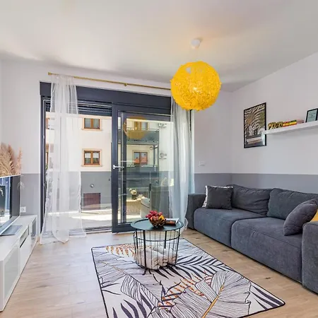 M****, New + Parking Apartment