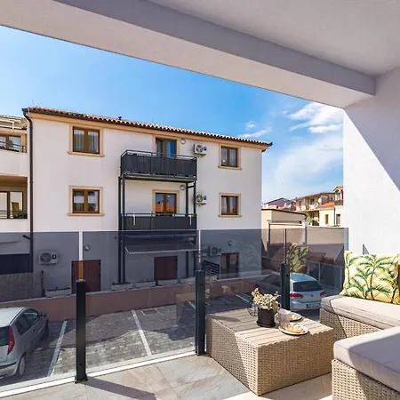 M****, New + Parking Apartment