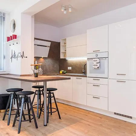 M****, New + Parking Apartment *