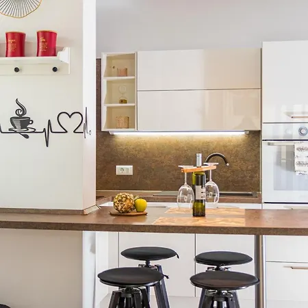 M****, New + Parking Apartment *