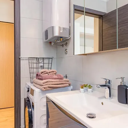 M****, New + Parking Apartment