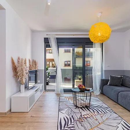 Apartment M****, New + Parking